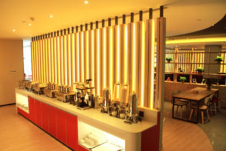 Breakfast/Coffee Service 12 of 79