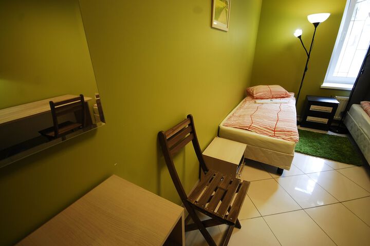 Room 18 of 100