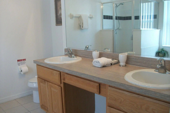 Room 6 of 14