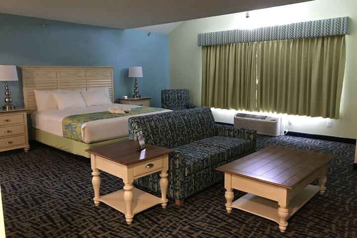 1 King Bed Petite Non Beach View (21 of 33)