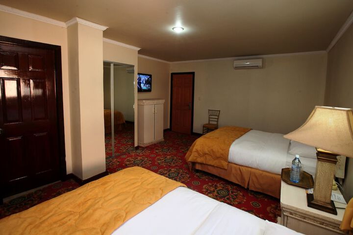 Room 9 of 14