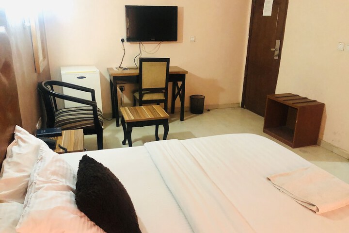Room 16 of 40