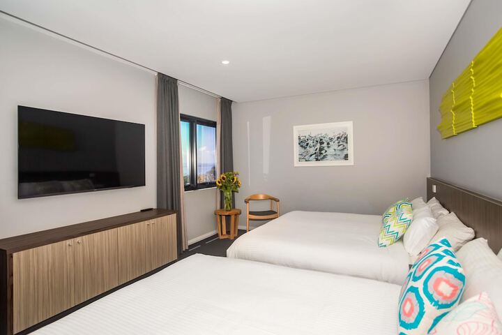 Room 34 of 102