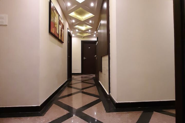 Ballroom/Hall 56 of 72