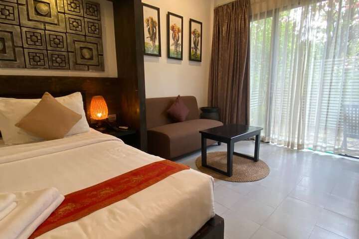Room 52 of 298