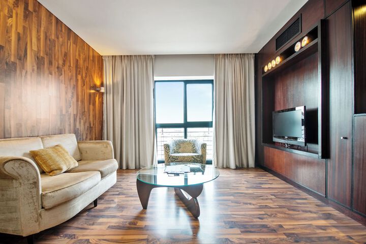 Room 43 of 102