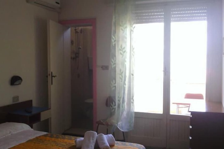 Room 2 of 16