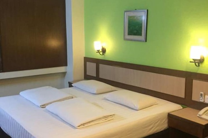 Room 6 of 26