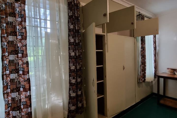 Room 4 of 33