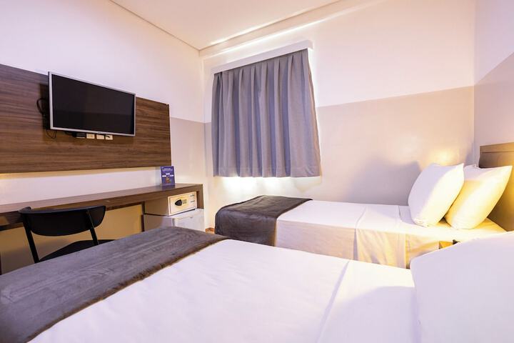 Room 17 of 38