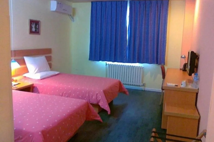 Room 5 of 13