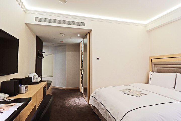 Room 15 of 55