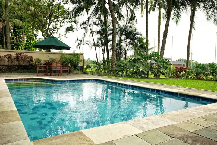 Hotel Pool