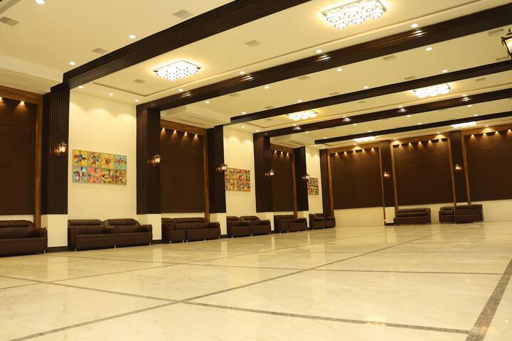 Ballroom/Hall 22 of 38