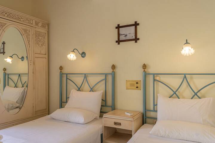 Room 25 of 92