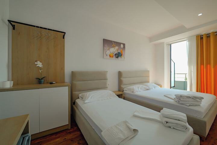 Room 32 of 98