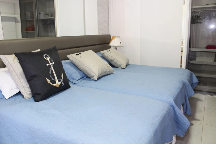 Room 6 of 16
