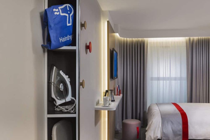 Room 6 of 31