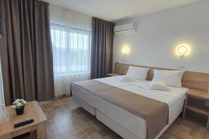 Room 8 of 11
