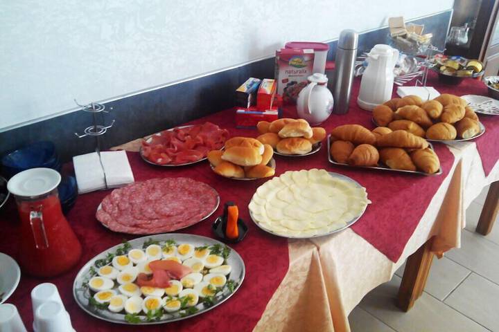 Dining 33 of 42