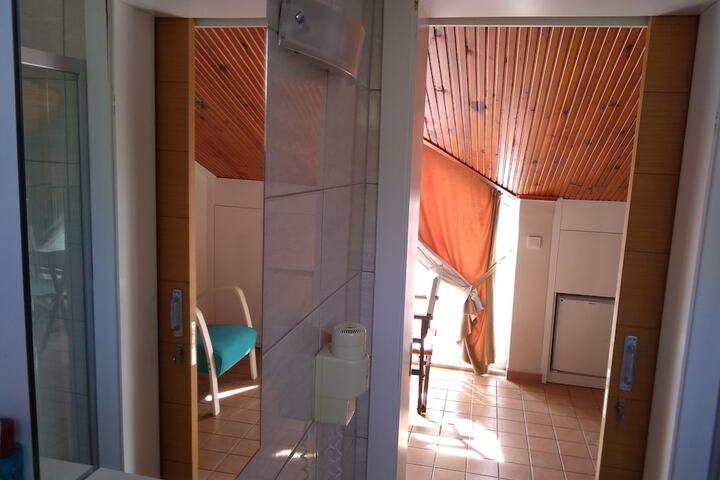 Room 83 of 123