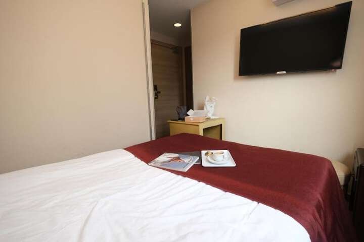 Room 10 of 27
