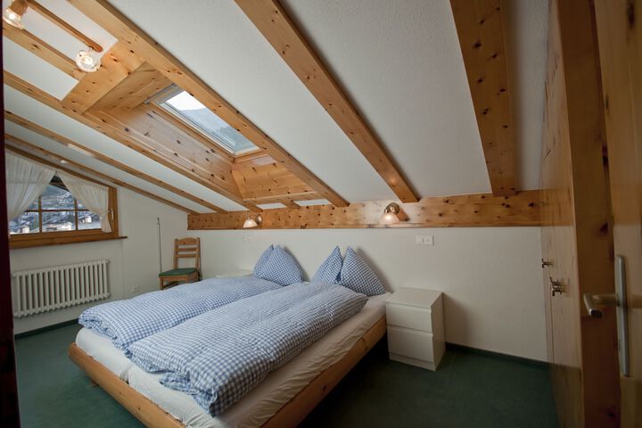 Room 9 of 166