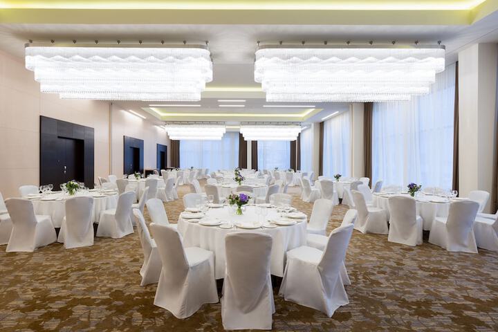 Ballroom/Hall 102 of 117