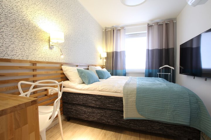 Room 4 of 43