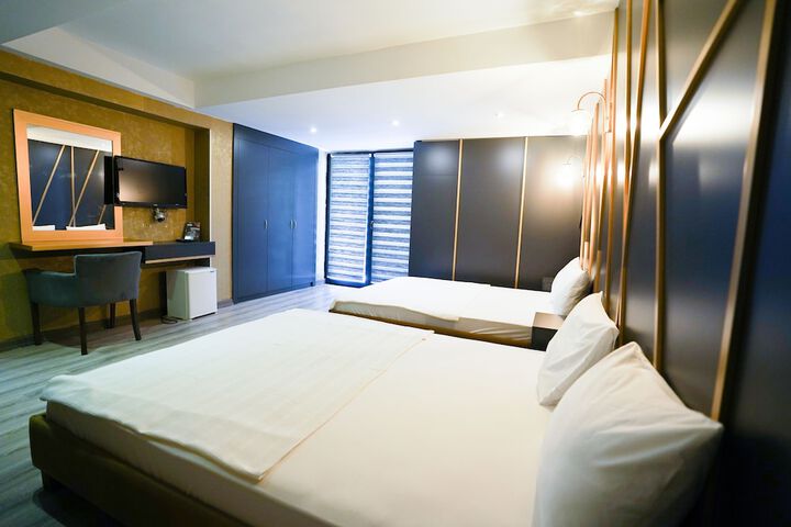 Room 9 of 31