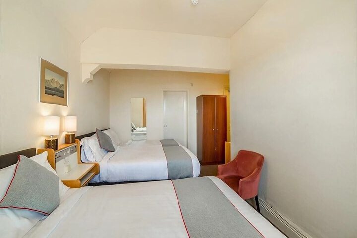 Room 8 of 31