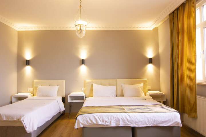 Room 7 of 27