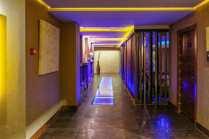 Ballroom/Hall 79 of 104