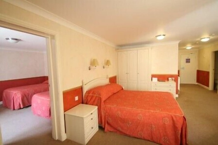 Room 40 of 83