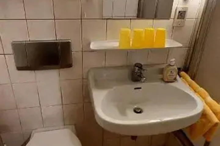 Room 2 of 3