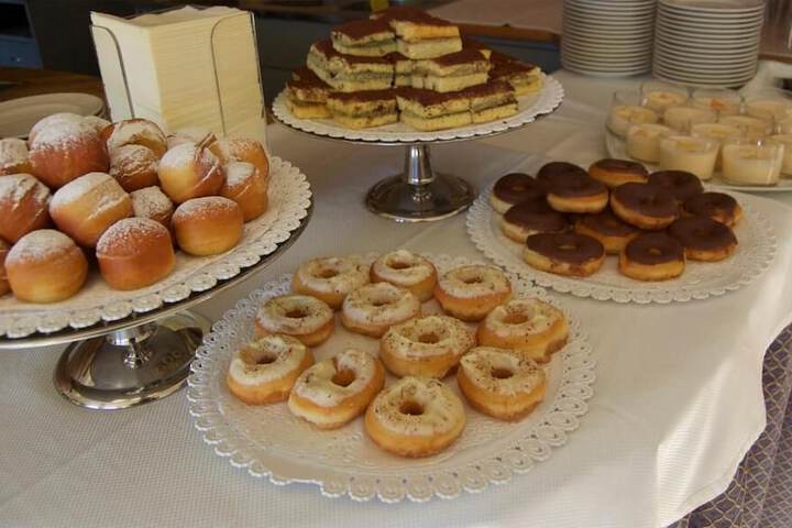 Breakfast/Coffee Service 32 of 46