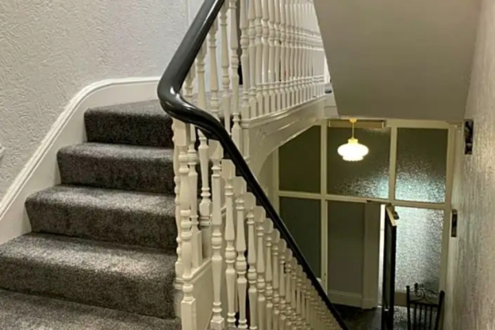 Room 10 of 14
