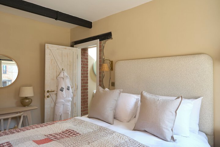 Room 8 of 32