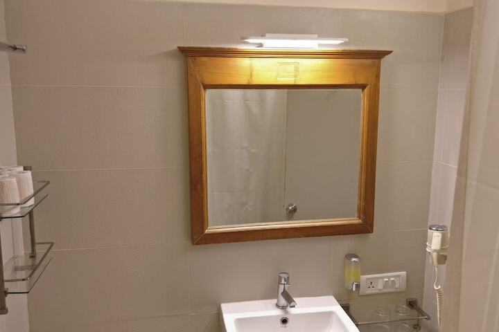Room 10 of 64