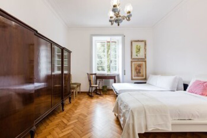 Room 10 of 24
