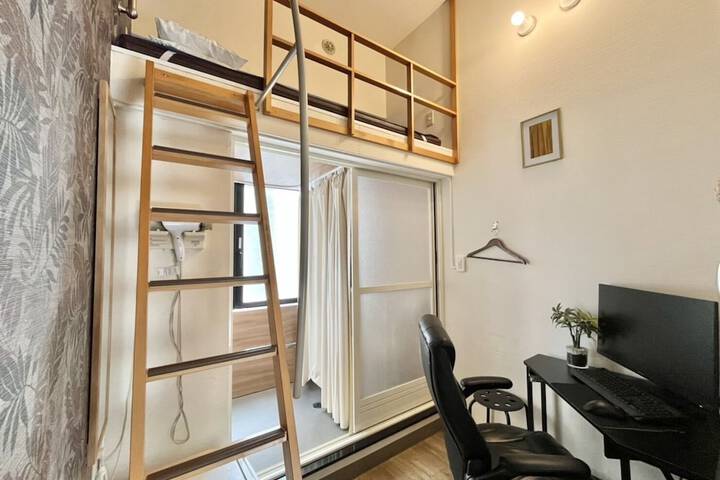 Room 6 of 30
