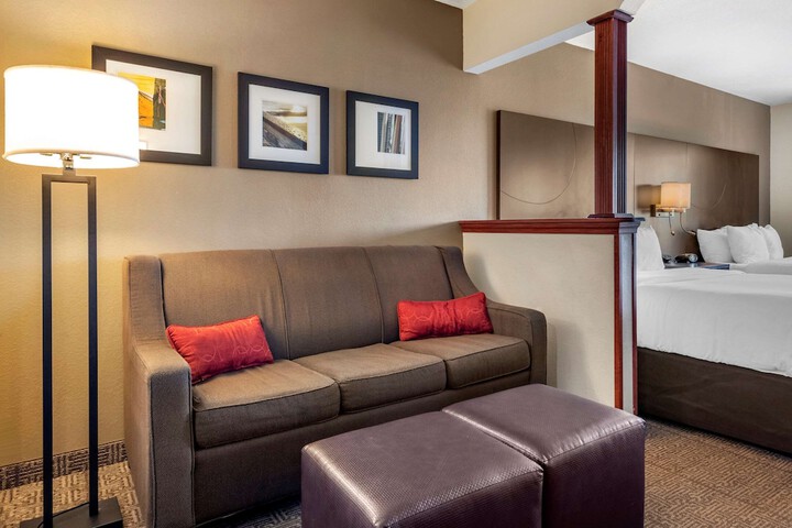 Suite 2 Queen Beds (8 of 10)