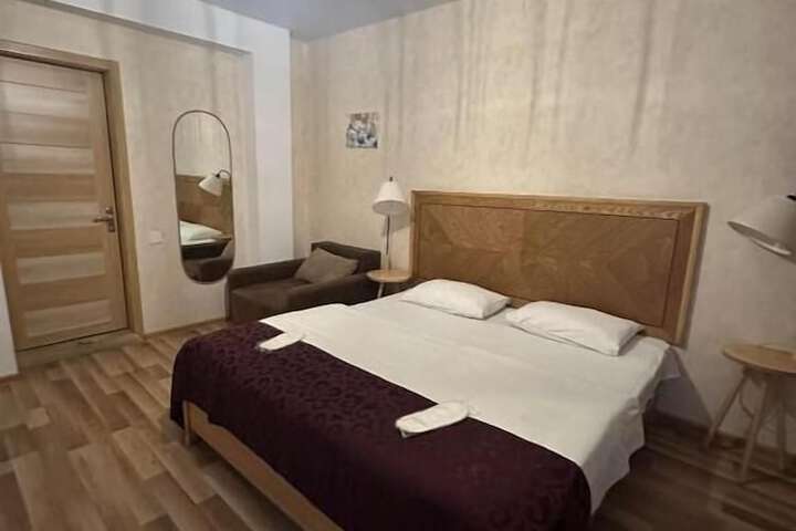 Room 2 of 17