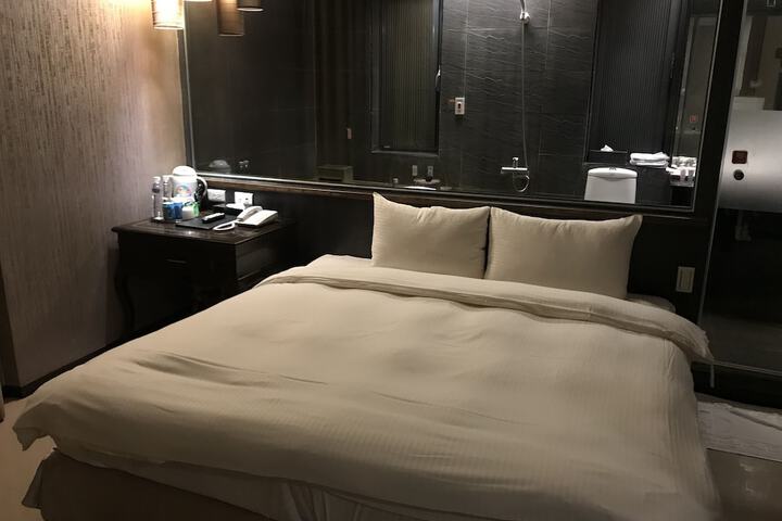 Room 25 of 106