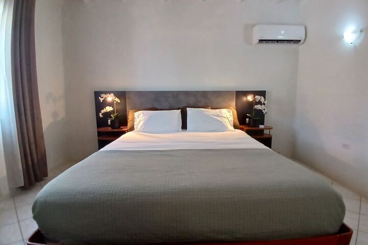 Room 9 of 26