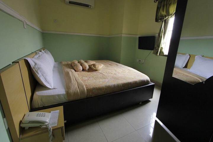 Room 14 of 23