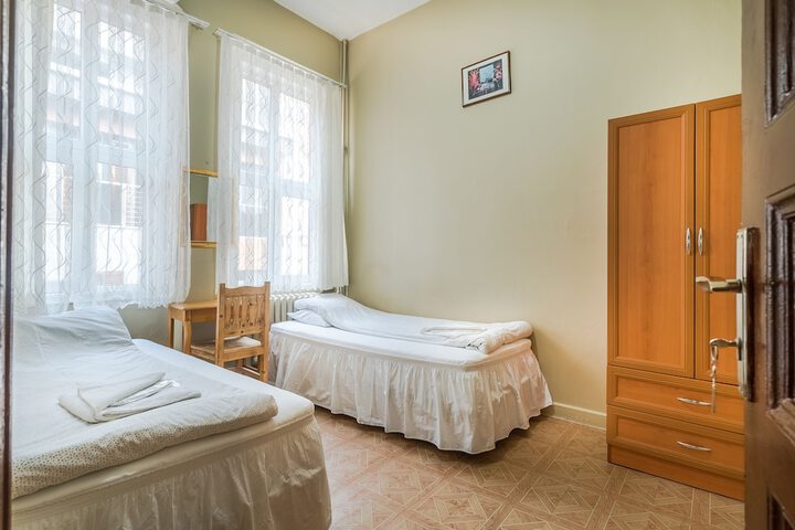 Room 6 of 40