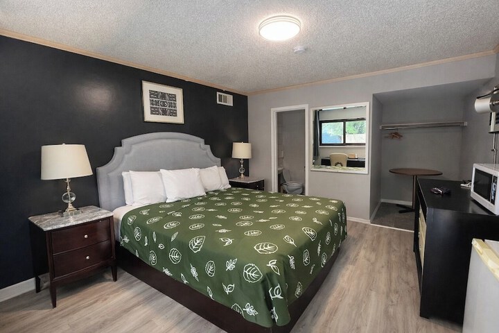 Room 21 of 43