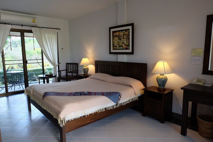 Room 3 of 65