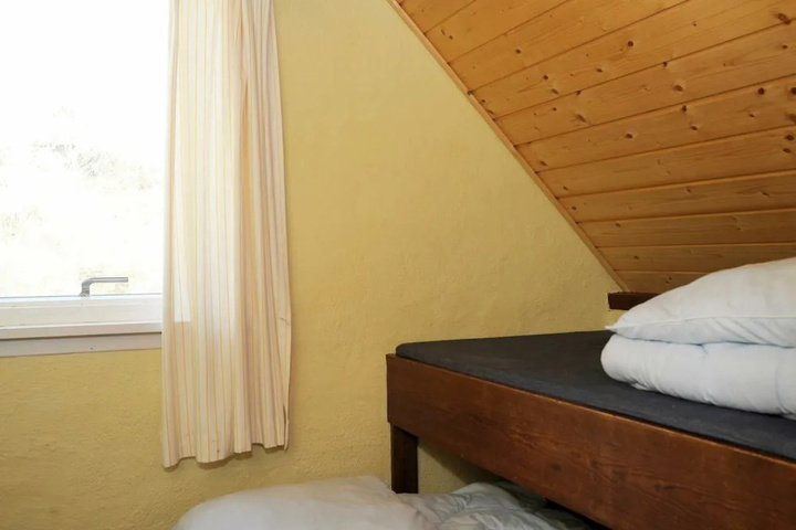 Room 2 of 8
